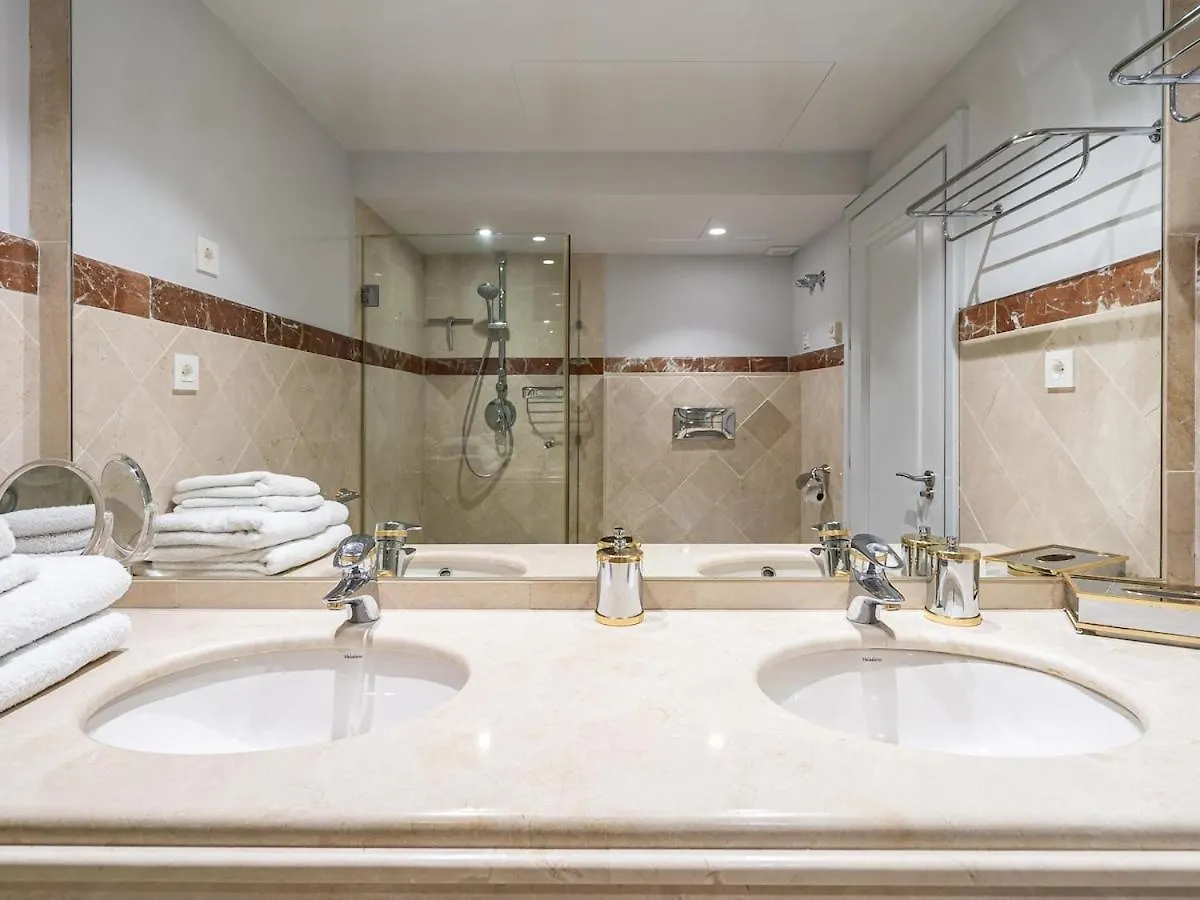 Mediterranean Bliss - 3 Bedroom Ground Floor Apartment إِستيبونا 0*,  إسبانيا