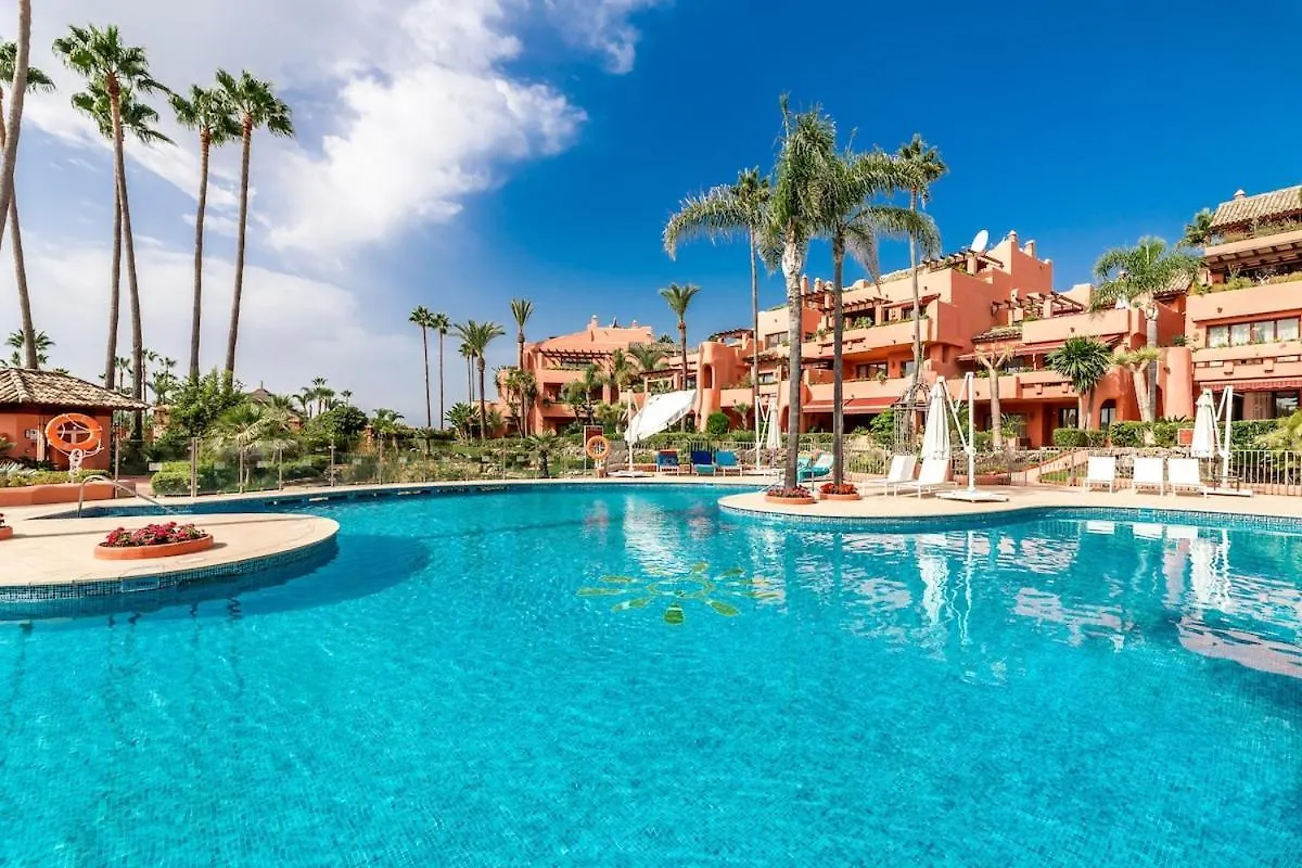 Mediterranean Bliss - 3 Bedroom Ground Floor Apartment إِستيبونا