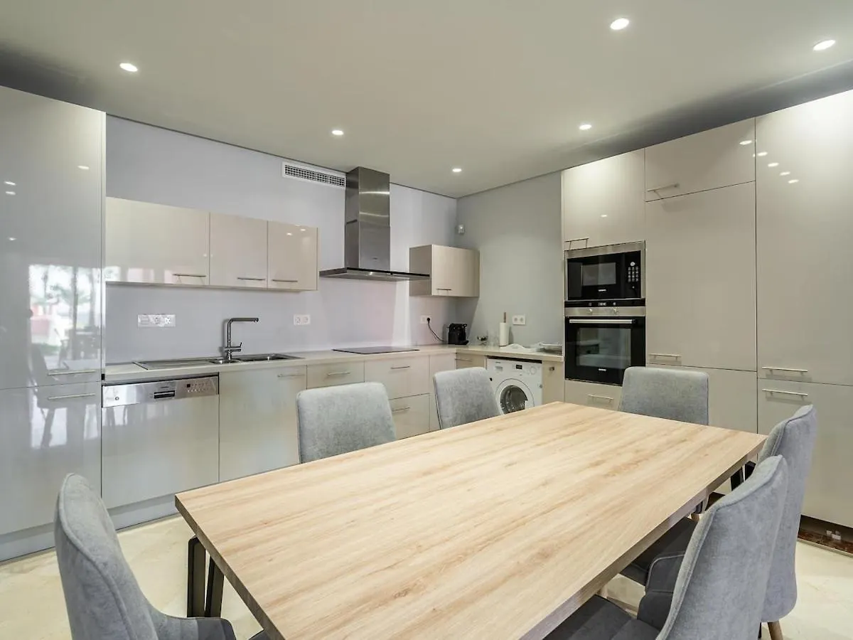 Mediterranean Bliss - 3 Bedroom Ground Floor Apartment إِستيبونا 0*,