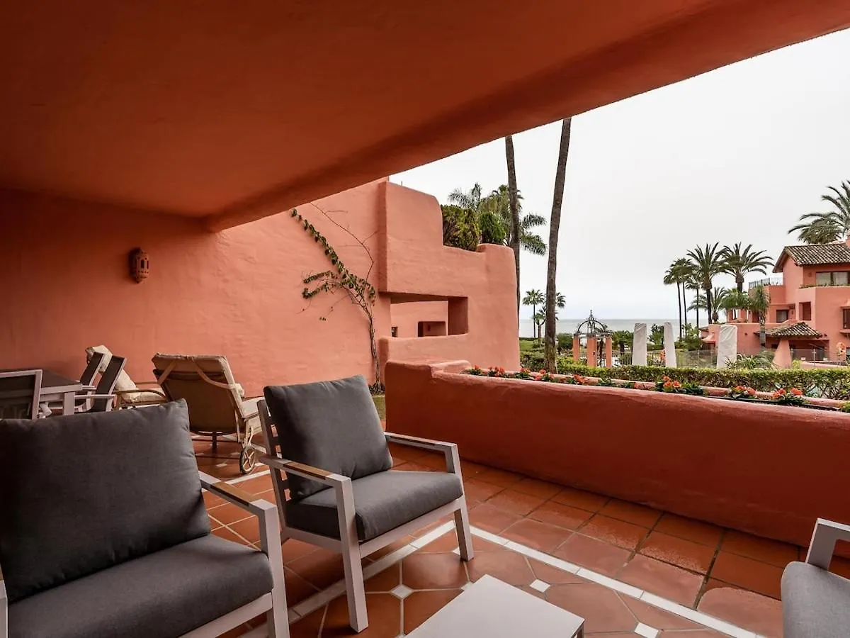 Mediterranean Bliss - 3 Bedroom Ground Floor Apartment إِستيبونا