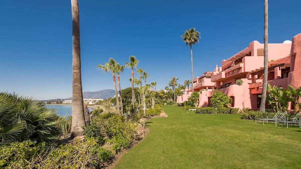 Mediterranean Bliss - 3 Bedroom Ground Floor Apartment إِستيبونا