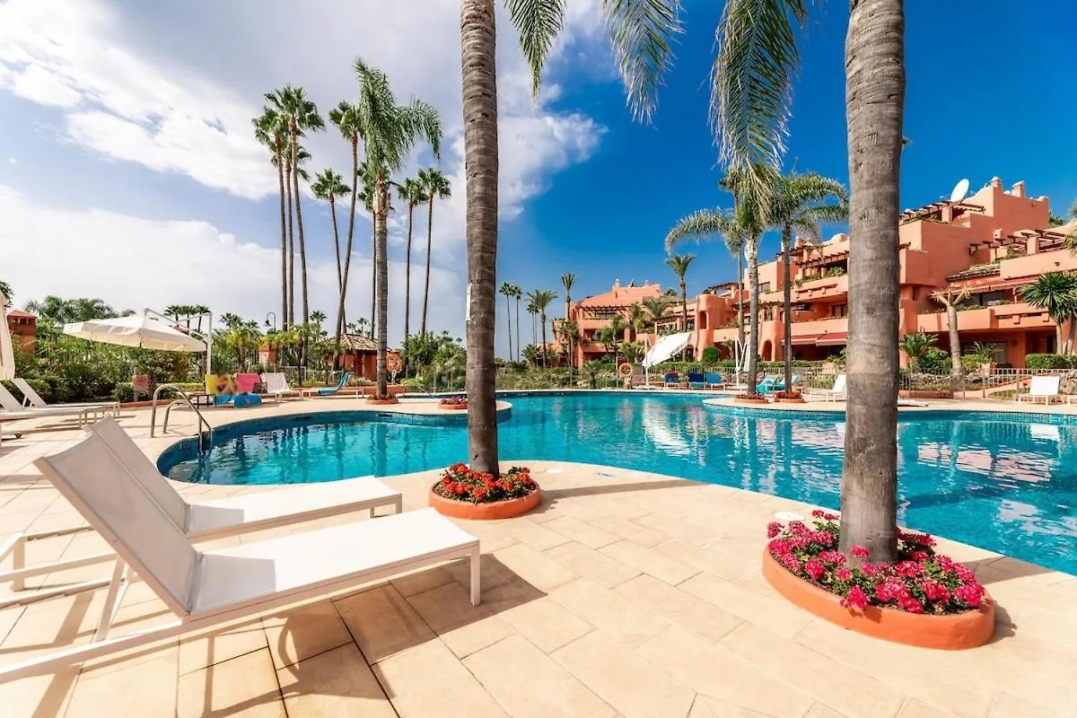 Mediterranean Bliss - 3 Bedroom Ground Floor Apartment إِستيبونا