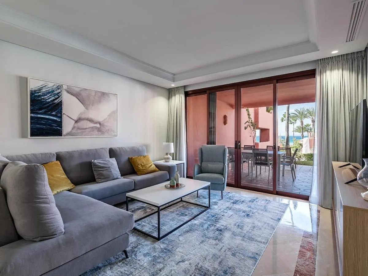 Mediterranean Bliss - 3 Bedroom Ground Floor Apartment إِستيبونا