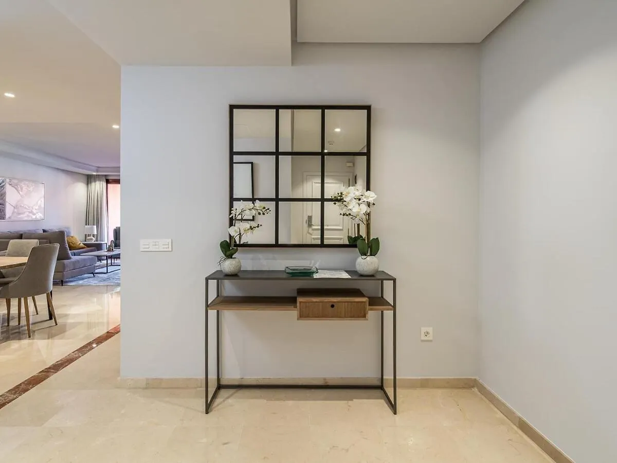 Mediterranean Bliss - 3 Bedroom Ground Floor Apartment إِستيبونا