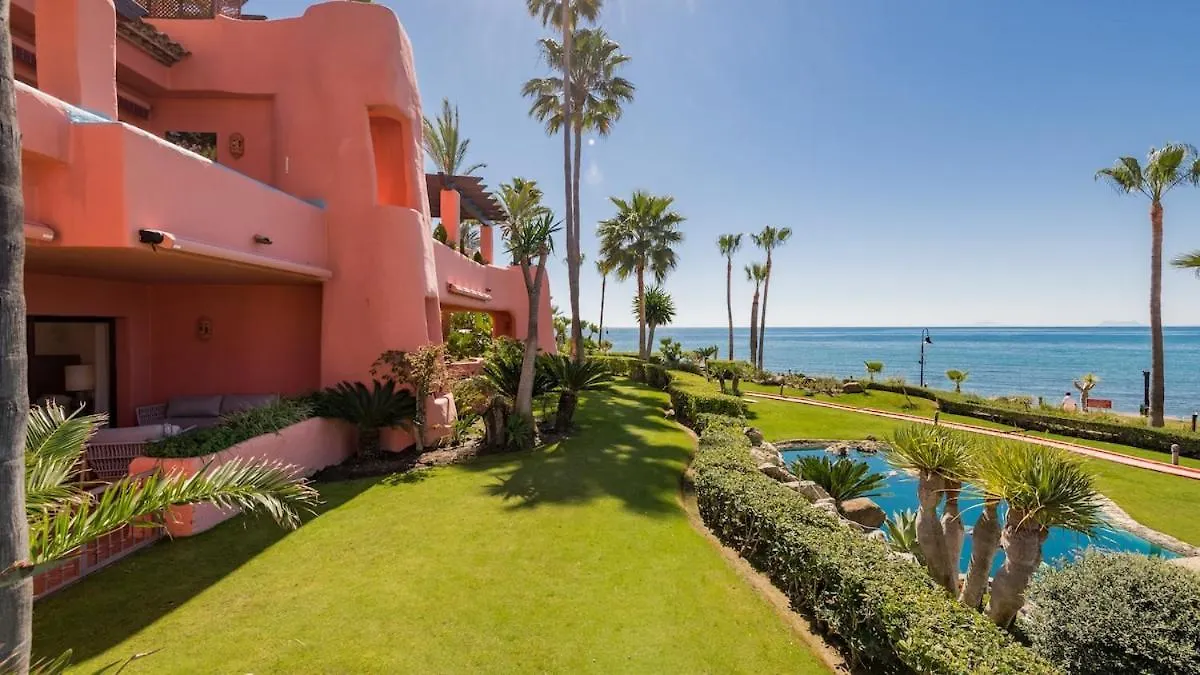Mediterranean Bliss - 3 Bedroom Ground Floor Apartment إِستيبونا