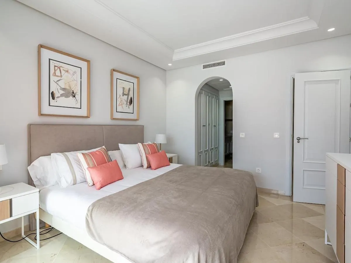 Mediterranean Bliss - 3 Bedroom Ground Floor Apartment إِستيبونا