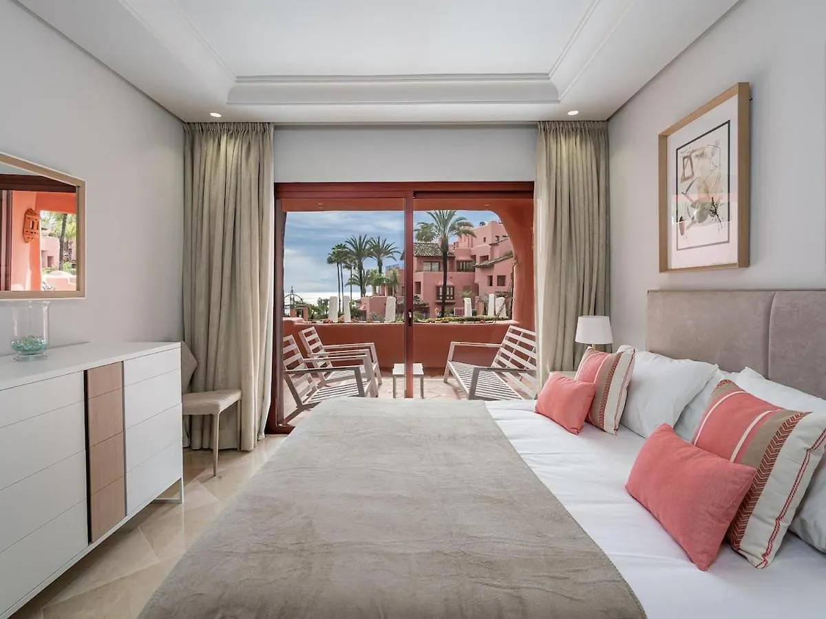 Mediterranean Bliss - 3 Bedroom Ground Floor Apartment إِستيبونا