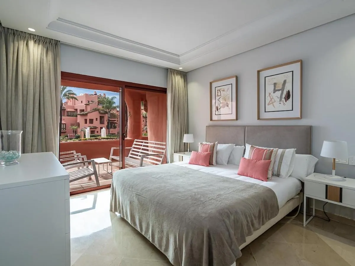 Mediterranean Bliss - 3 Bedroom Ground Floor Apartment إِستيبونا